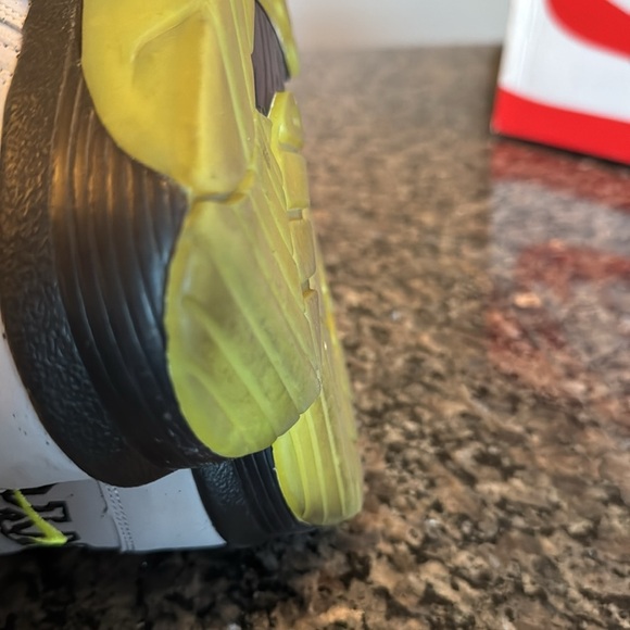 Nike air trainer huarache premium 647591 Shoes - Black and Yellow EUC 10.5 - Picture 11 of 16